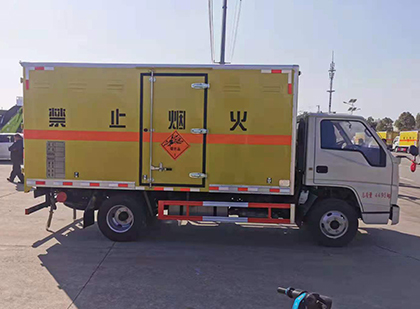灵寿爆破器材运输车技术升级与安全合规新趋势